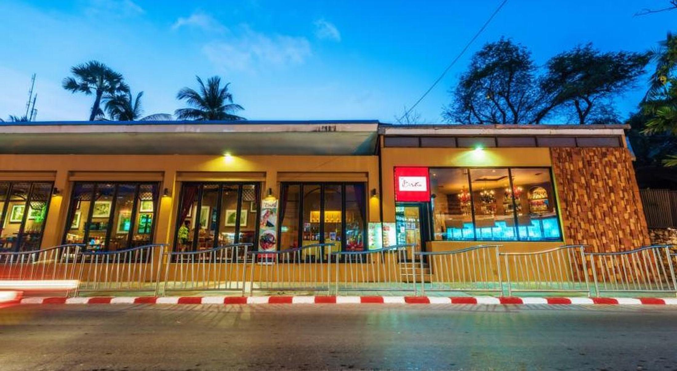 Impiana Beachfront Resort Patong, Phuket Buitenkant foto